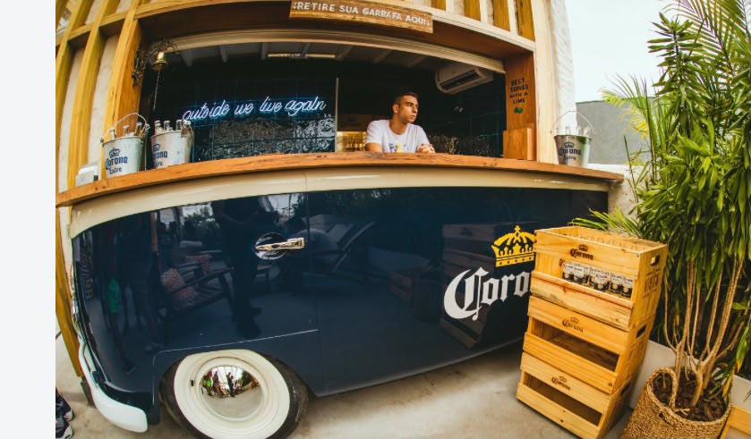 Bar em kombi com identidade da marca